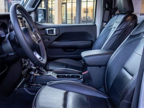 Used 2023 Jeep Wrangler Unlimited Sahara image 15