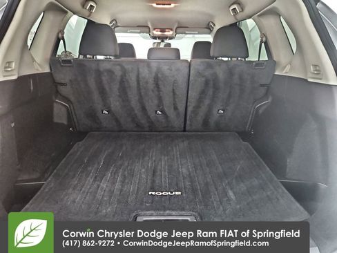 Used 2025 Nissan Rogue SV image 31