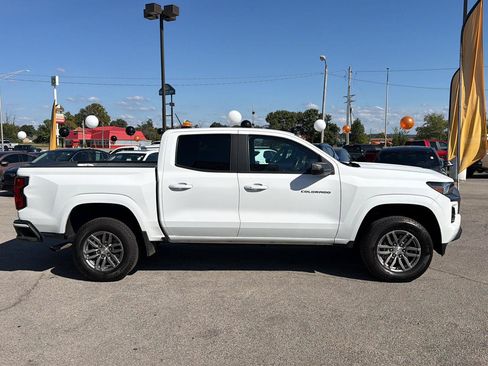Used 2023 Chevrolet Colorado LT RWD image 2