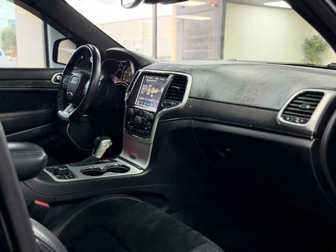 Used 2018 Jeep Grand Cherokee SRT image 18