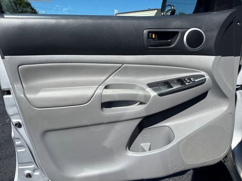 Used 2012 Toyota Tacoma 4x4 Double Cab image 28