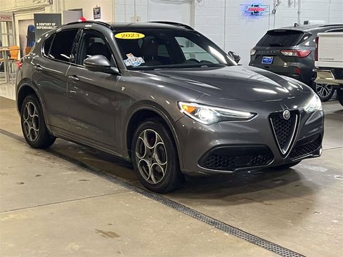 Used 2023 Alfa Romeo Stelvio Ti image 8