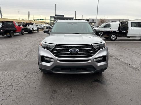 Used 2023 Ford Explorer XLT w/ Equipment Group 202A image 3