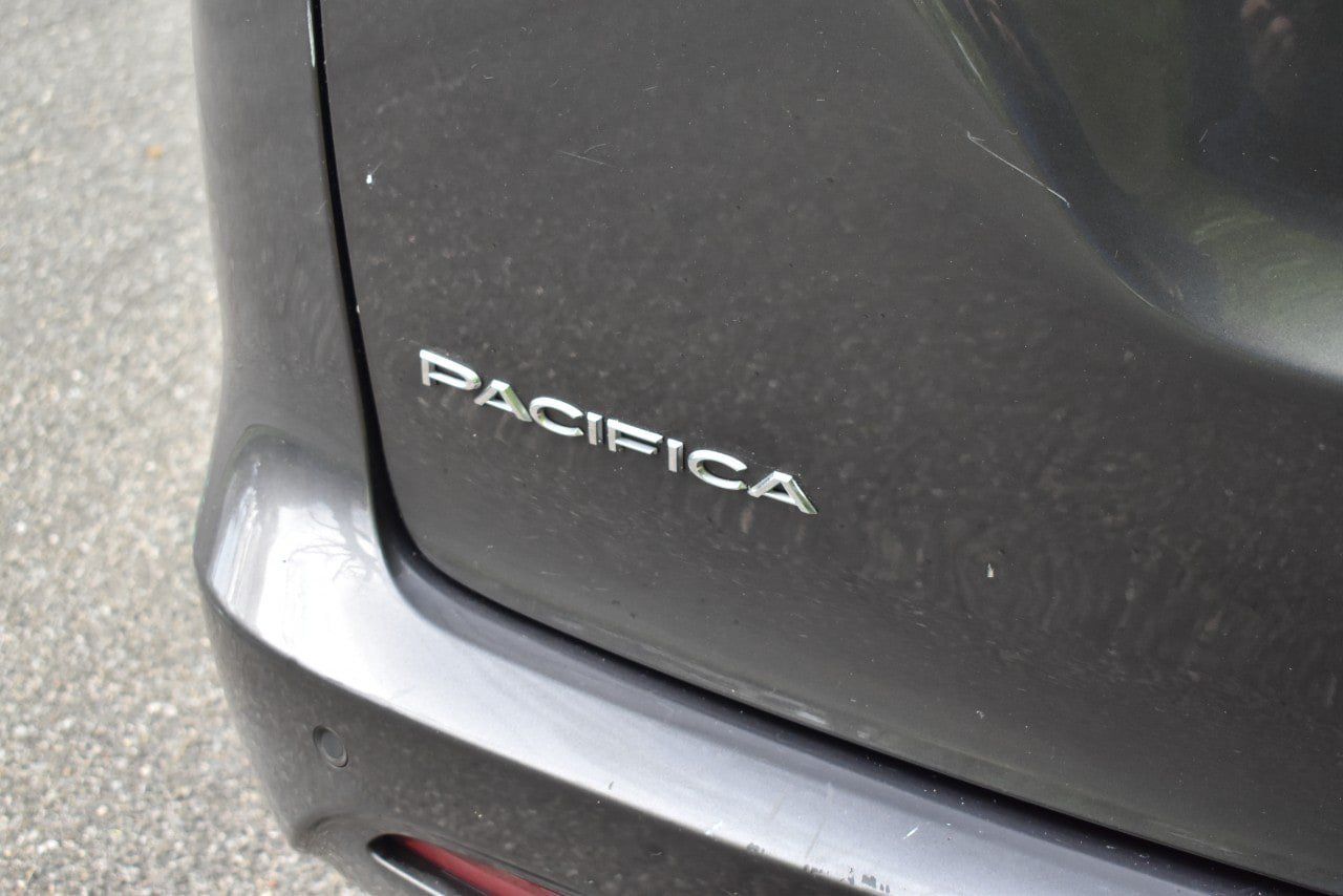 Used 2019 Chrysler Pacifica L FWD image 36