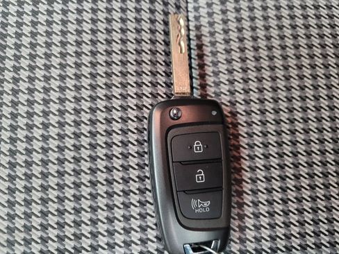 Used 2023 Hyundai Kona SE AWD/4WD image 32