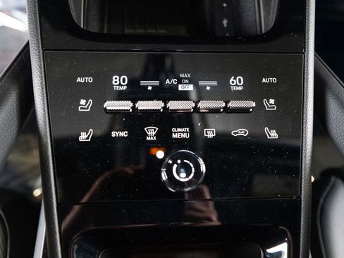 Certified 2025 Porsche Cayenne Coupe AWD/4WD image 25