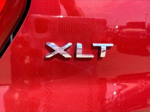 Used 2019 Ford Explorer XLT w/ Equipment Group 201A FWD image 10