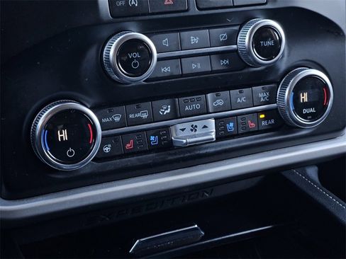 Used 2024 Ford Expedition XLT image 18