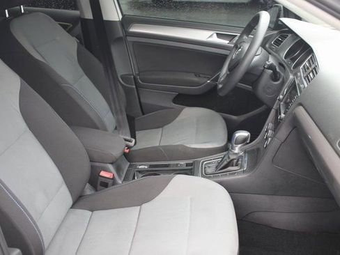 Used 2016 Volkswagen e-Golf SE image 10