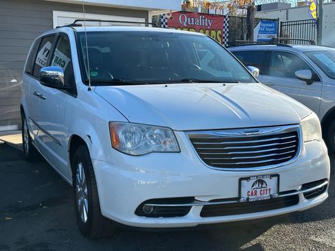Used 2012 Chrysler Town & Country Touring-L w/ Entertainment Group #2 image 3