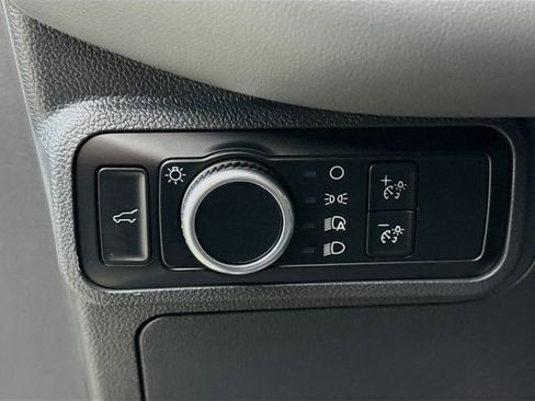 Used 2025 Ford Explorer Active AWD/4WD image 10