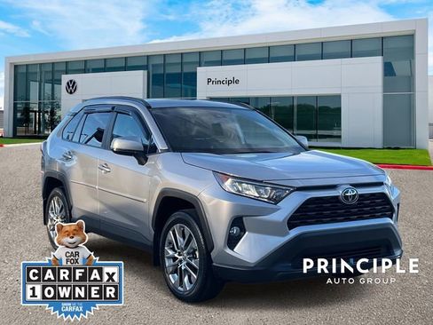 Used 2021 Toyota RAV4 XLE Premium image 3