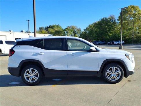 Used 2024 GMC Terrain SLE image 5