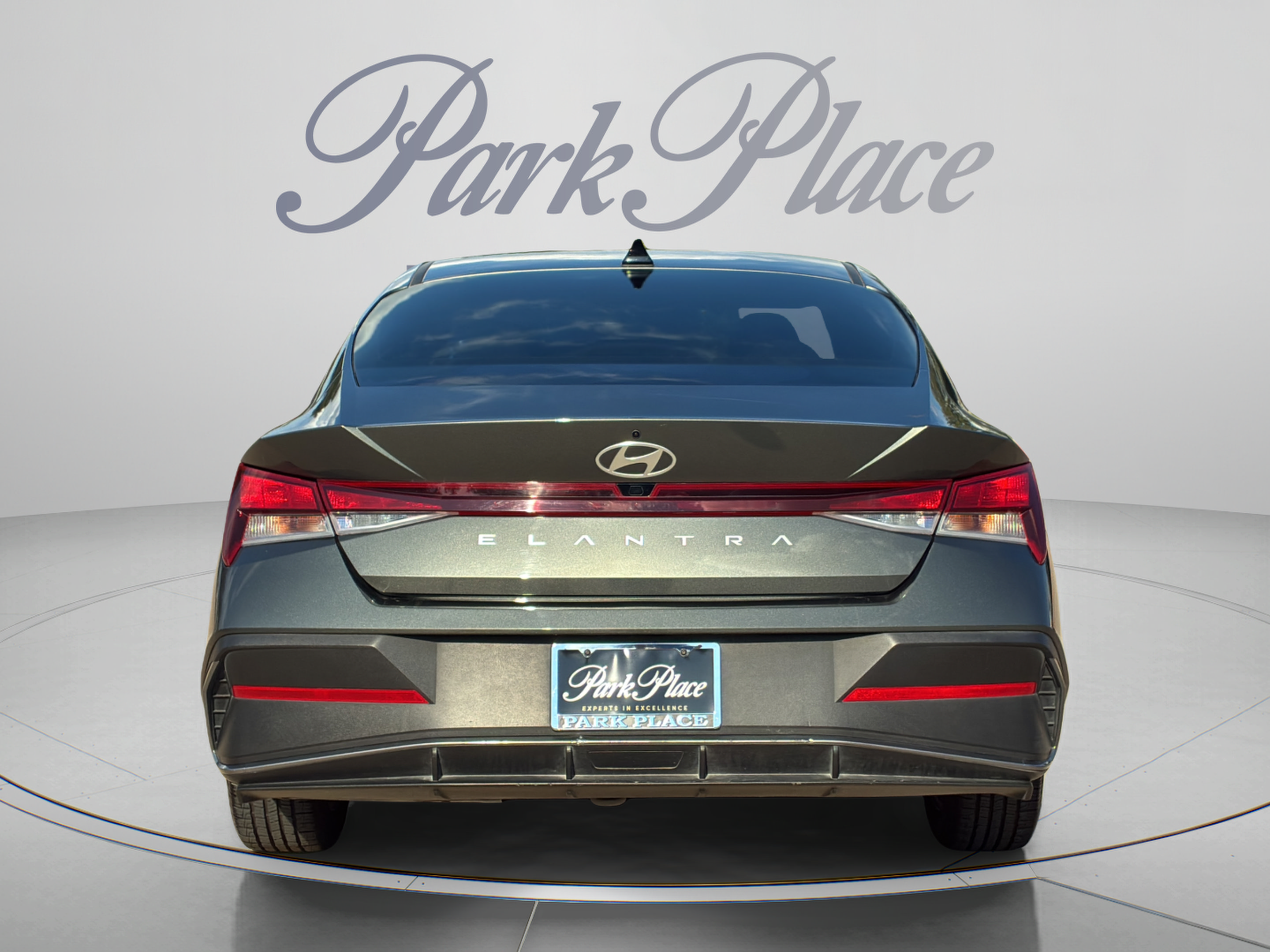 Used 2024 Hyundai Elantra SEL FWD image 4