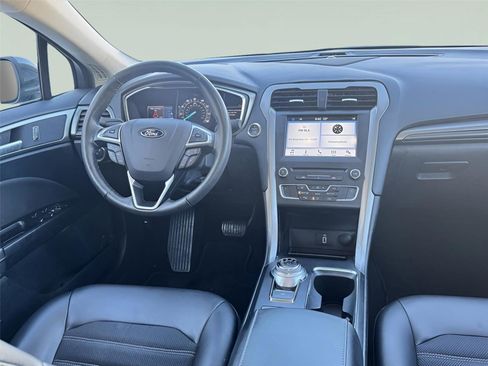 Used 2017 Ford Fusion SE w/ Equipment Group 201A image 15