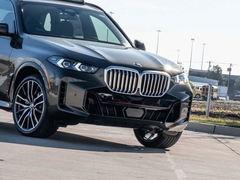 New 2026 BMW X5 sDrive40i w/ M Sport Package image 3