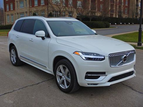 Used 2024 Volvo XC90 B6 Core image 3