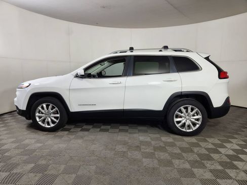 Used 2016 Jeep Cherokee Limited w/ Luxury Group AWD/4WD image 4