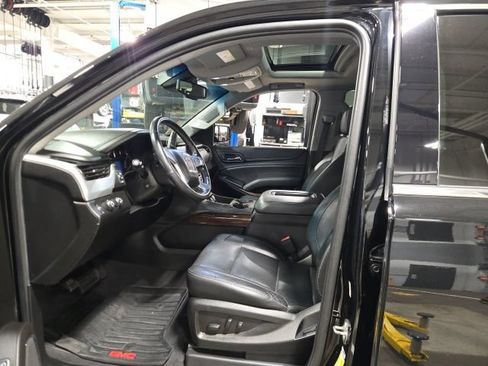 Used 2020 GMC Yukon SLT w/ Premium Edition AWD/4WD image 14
