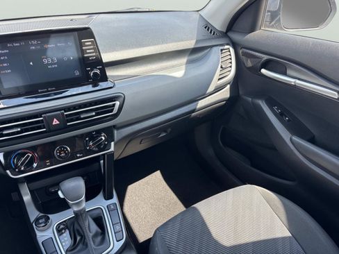 Used 2023 Kia Seltos LX AWD/4WD image 14