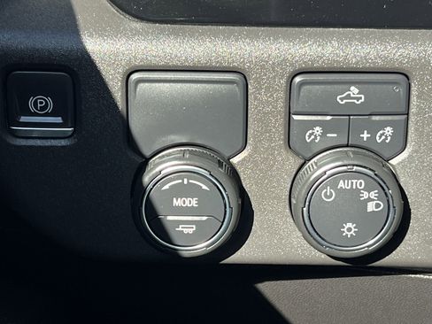 Used 2024 Chevrolet Silverado 1500 LT image 15