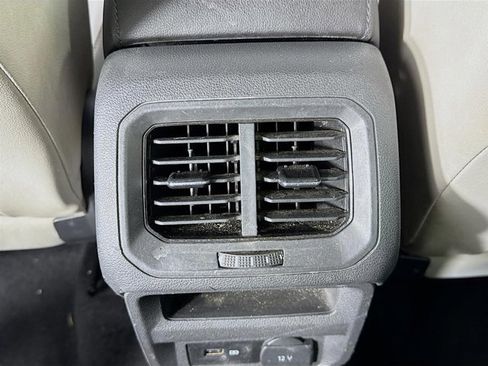 Used 2019 Volkswagen Tiguan SE w/ Panoramic Sunroof Package image 25