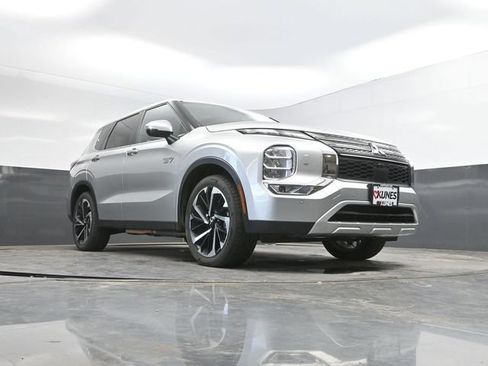 Used 2024 Mitsubishi Outlander 4WD Plug-In Hybrid image 53