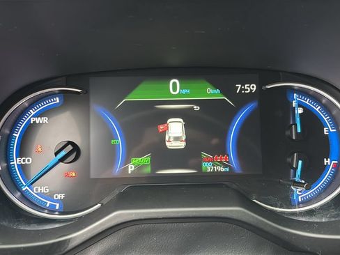 Used 2025 Toyota RAV4 LE AWD/4WD image 14