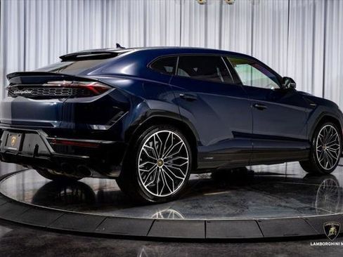 Used 2025 Lamborghini Urus SE AWD/4WD image 15