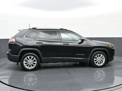 Used 2019 Jeep Cherokee Latitude w/ Popular Appearance Group FWD image 2