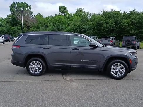 Used 2022 Jeep Grand Cherokee L Limited w/ Trailer Tow Group (B) AWD/4WD image 9