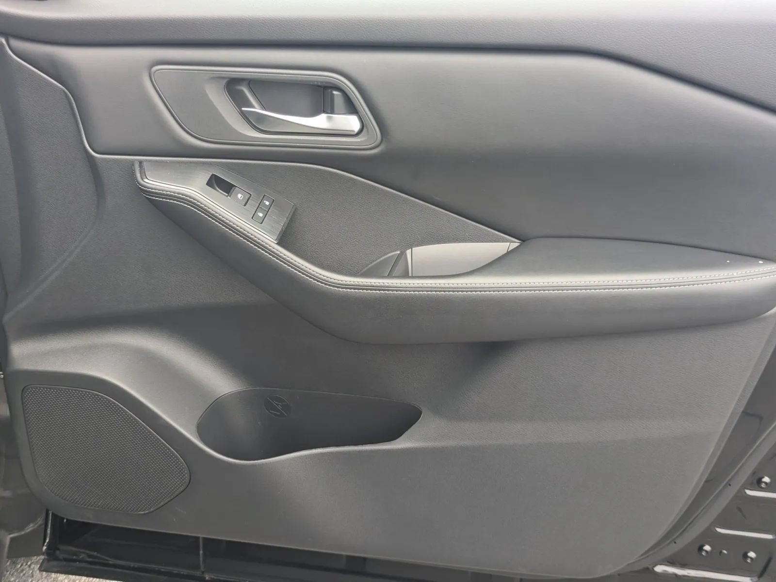 Certified 2024 Nissan Rogue SV FWD image 13