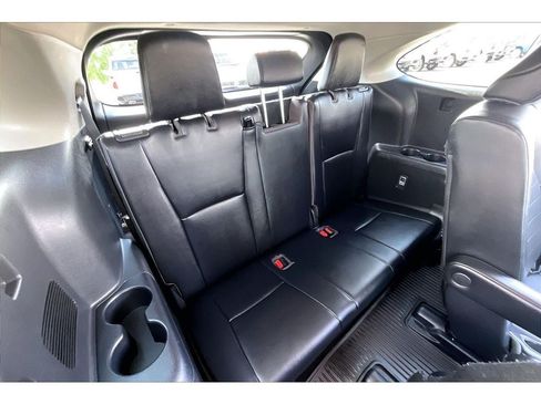 Used 2021 Toyota Highlander XLE AWD/4WD image 30
