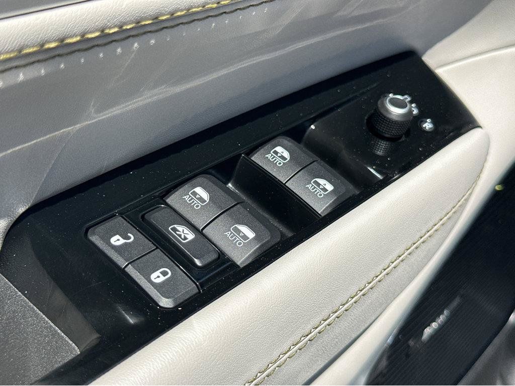 Used 2022 Jeep Wagoneer Series III w/ Premium Group I AWD/4WD image 36