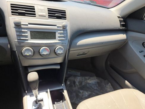 Used 2010 Toyota Camry LE FWD image 13