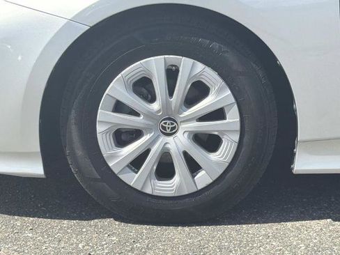 Used 2019 Toyota Prius L Eco w/ Carpet Mat Package image 27