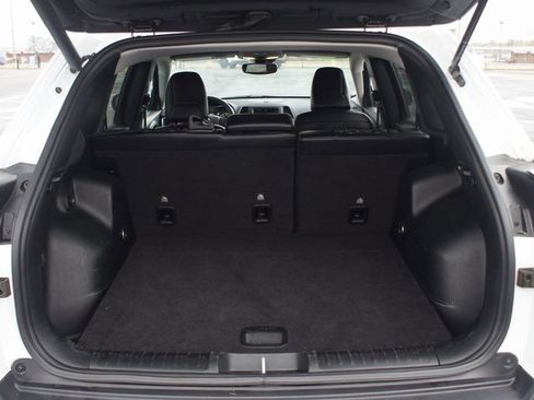 Used 2023 Jeep Cherokee Altitude Lux image 17