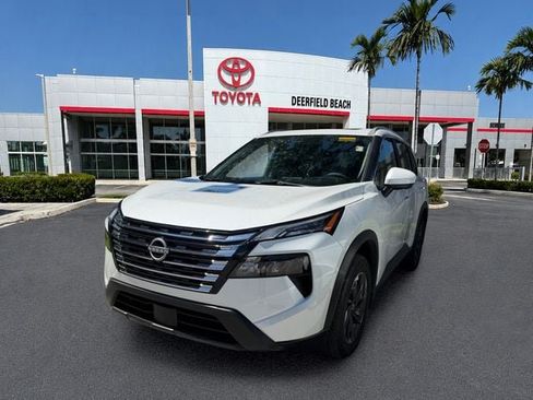 Used 2025 Nissan Rogue SV w/ SV Premium Package FWD image 3