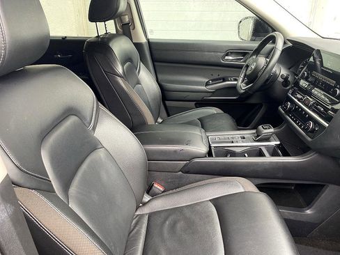 Used 2024 Nissan Pathfinder SL image 20