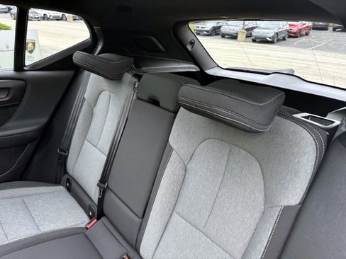 Used 2025 Volvo XC40 B5 Core image 26