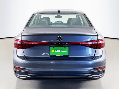 Used 2025 Volkswagen Jetta SE image 8