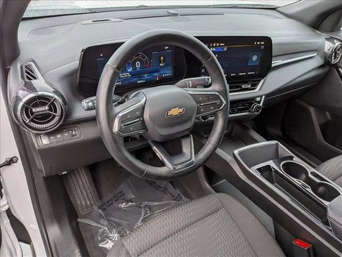 Used 2025 Chevrolet Equinox LT image 10