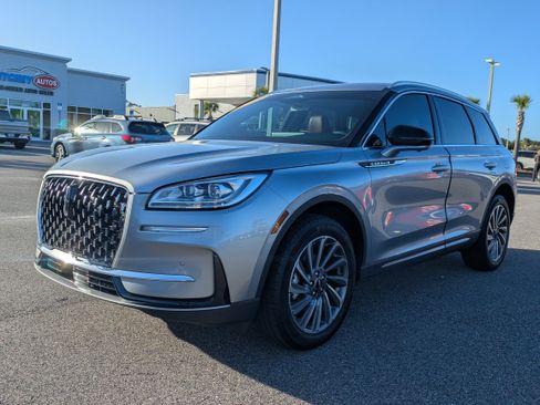 Used 2023 Lincoln Corsair Reserve w/ Equipment Group 201A image 8