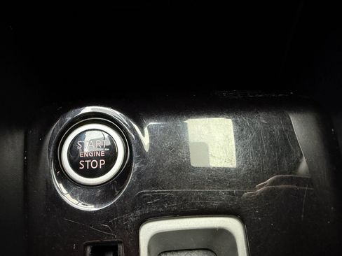 Used 2020 Nissan Versa SV image 34