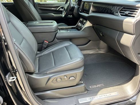 Used 2023 GMC Yukon Denali w/ Advanced Technology Package image 11