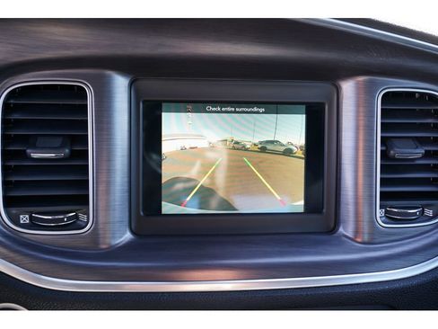 Used 2018 Dodge Charger SXT image 29