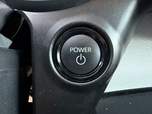 Used 2025 Toyota Sienna XLE FWD image 23