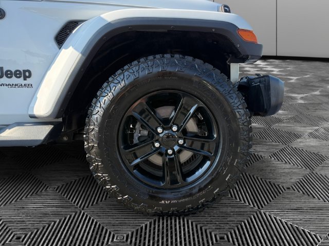 Used 2021 Jeep Wrangler Unlimited Sahara AWD/4WD image 9