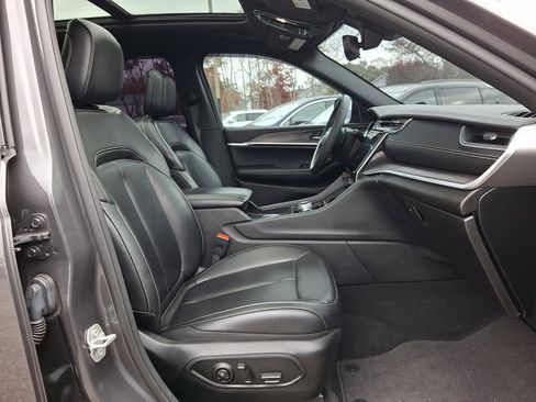 Used 2024 Jeep Grand Cherokee Limited w/ Black Appearance Package image 13