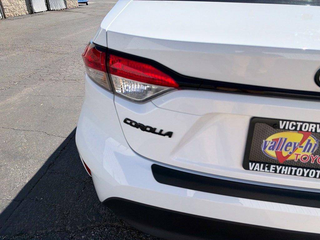 Certified 2025 Toyota Corolla LE FWD image 8